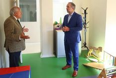 Albino junto al intendente Matías Stevanato Foto: Gentileza prensa Maipú