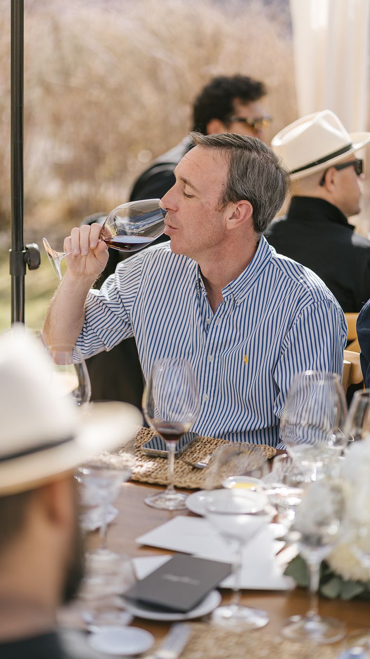 Fernando Gabrielli haciendo honor al Cabernet Sauvignon. Fernando Gabrielli haciendo honor al Cabernet Sauvignon.