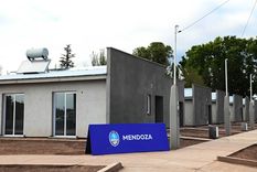 Las últimas casas que entregó el Gobierno de Mendoza junto al IPV Foto: Prensa Gobierno Mendoza