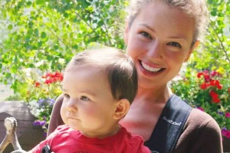 Thalía junto a su hija mayor Sabrina Sakaë, cuando apenas era una bebé.
