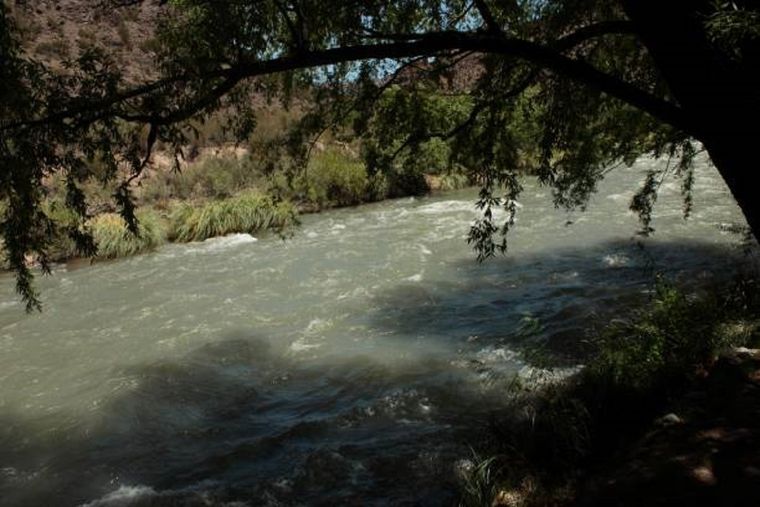 La gestión adecuada y equitativa del agua cruda en las zonas altas de la montaña es uno de los desafíos de los mendocinos. Foto: Imagen ilustrativa