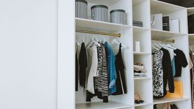 Para tener outfits infinitos no necesitas una gran inversión monetaria para tu armario, solo necesitas comprar de manera inteligente. Foto: Pexels