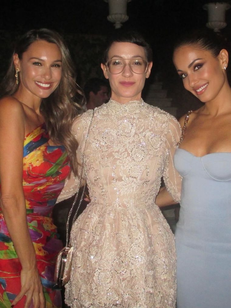 Pampita con demás invitadas y colegas del evento en Madrid. Pampita con demás invitadas y colegas del evento en Madrid.