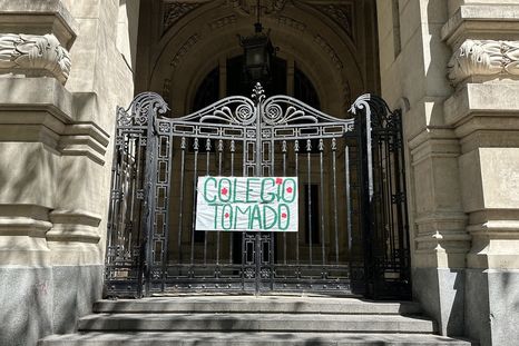 Volvieron a tomar el Colegio Nacional de Buenos Aires. Volvieron a tomar el Colegio Nacional de Buenos Aires.