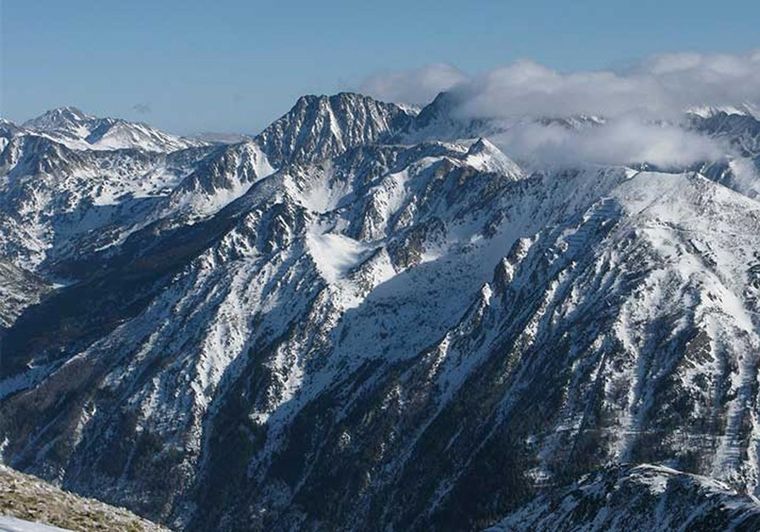 Los hombres quedaron atrapados cerca de la cumbre Foto: Twitter