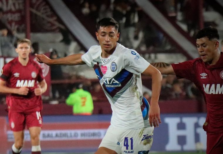 Godoy Cruz perdió ante Lanús y no levanta cabeza.