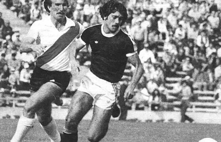 Carlos Ereros, una de las grandes figuras de la Lepra que en 1982 alcanzó los cuartos de final. Carlos Ereros, una de las grandes figuras de la Lepra que en 1982 alcanzó los cuartos de final.