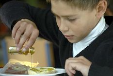 La buena alimentación es imprescindible para los niños. Foto: Efe. La buena alimentación es imprescindible para los niños. Foto: Efe.