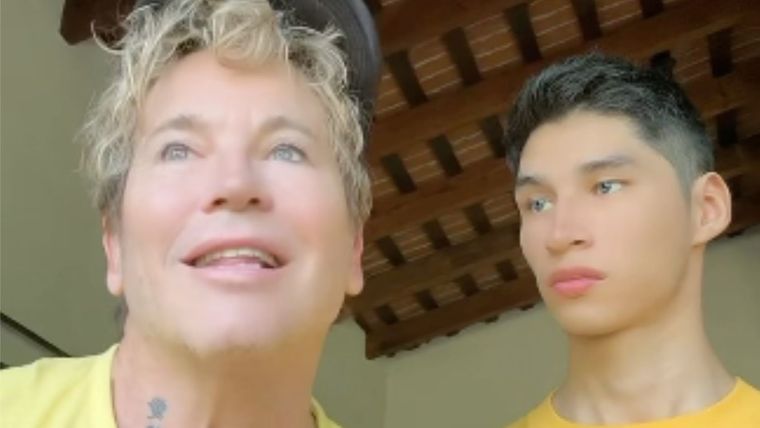 El mediático confesó que inicialmente se resistió al romance debido a sus malas experiencias pasadas. El mediático confesó que inicialmente se resistió al romance debido a sus malas experiencias pasadas.