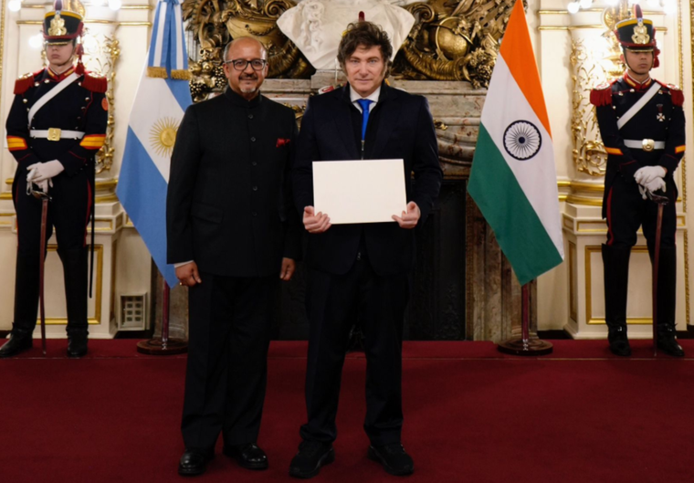 La India negó dumping y defendió a Welspun tras ganarle a Techint una licitación clave.