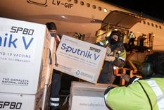 Durante este fin de semana, el Gobierno Nacional entregará a las provincias dosis de la vacuna Sputnik V fabricadas en el laboratorio argentino, Richmond Foto: TELAM