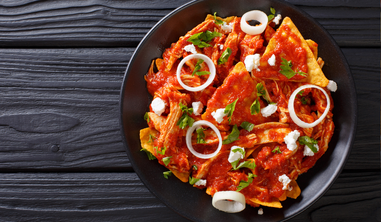 Esta receta se considera un desayuno clásico en México, especialmente para aprovechar las tortillas del día anterior. Esta receta se considera un desayuno clásico en México, especialmente para aprovechar las tortillas del día anterior.