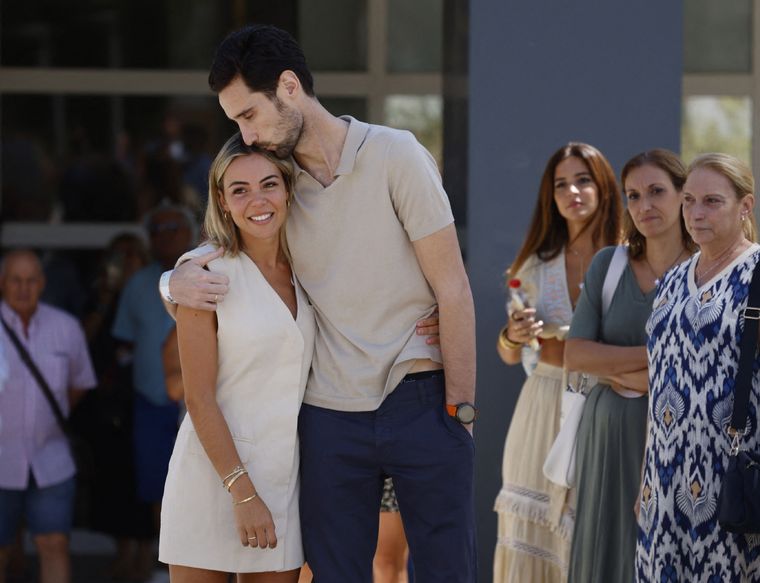 Sergio Rico retirándose del hospital. Foto: Noticias Argentinas