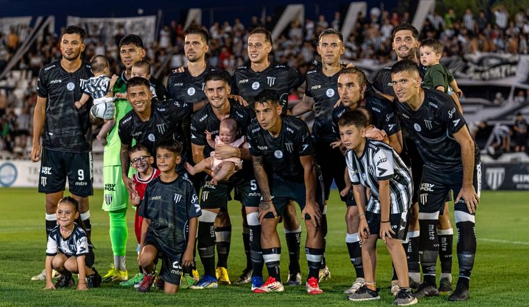 Gimnasia y Esgrima intentará cerrar la primera mitad del año en lo más alto de la Primera Nacional.