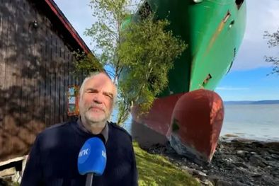 MDZol | Johan Helberg dijo a los medios que no sintió el buque encallar y fue alertado por su vecino. Foto: Norsk Rikskringkasting AS