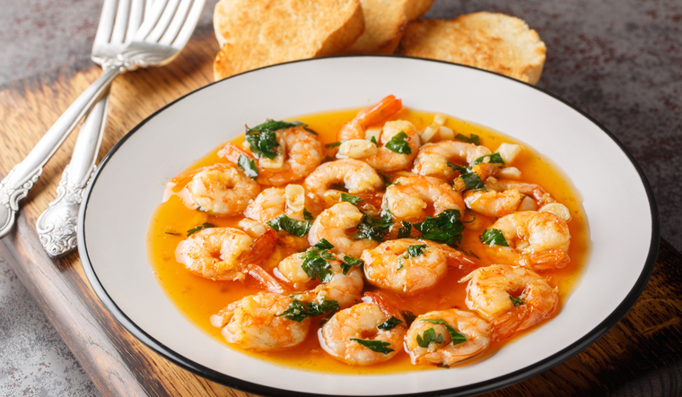 Sinfonía de sabores: descubre la perfección en los camarones al ajillo Foto: Shutterstock