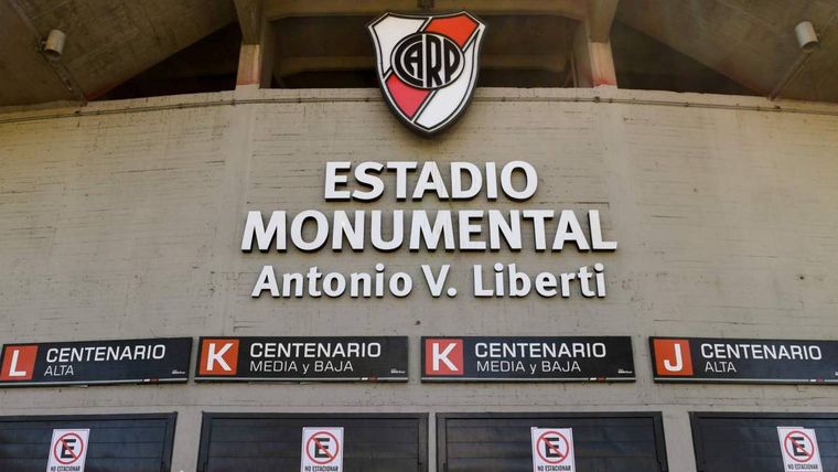 La decisión de River de cerrar el club y no presentarse a jugar, fue el detonante.