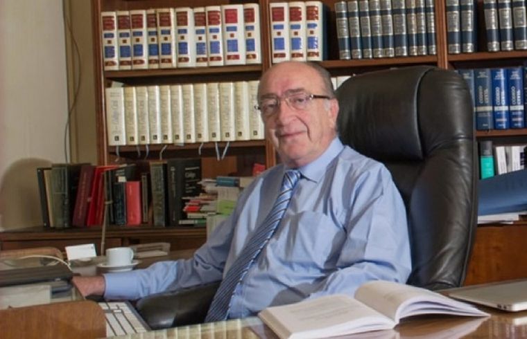 Carlos Parellada fue decano de la Facultad de Ciencias Jurídicas de la Universidad de Mendoza, profesor titular en diversas asignaturas en distintas universidades de la provincia y el país,