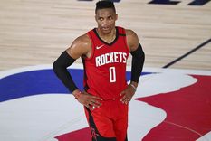 Westbrook Westbrook, la estrella de Houston Rockets, dejó 8.000 dólares de propina a empleados de un hotel Foto: @ComplexSports Westbrook Westbrook, la estrella de Houston Rockets, dejó 8.000 dólares de propina a empleados de un hotel Foto: @ComplexSports