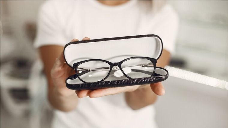 Los afiliados de PAMI pueden acceder a anteojos gratis con receta médica y credencial vigente. Foto: Archivo Los afiliados de PAMI pueden acceder a anteojos gratis con receta médica y credencial vigente. Foto: Archivo 