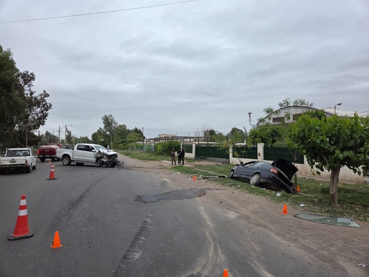 El choque dejó fuertes destrozos en los vehículos involucrados.