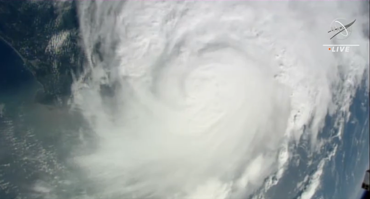 La Estación Espacial Internacional de la NASA se encuentra transmitiendo en vivo el paso del ciclón tropical Idalia que está cruzando el estado de Florida. Foto: Captura de video