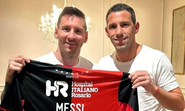 Maxi Rodríguez y Lionel Messi con la de Newells. Foto: Maxo Rodríguez