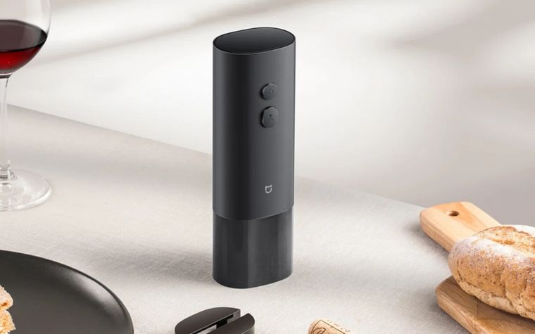 El abridor eléctrico de vino simplifica las tareas domésticas con un diseño sumamente elegante. El abridor eléctrico de vino simplifica las tareas domésticas con un diseño sumamente elegante.