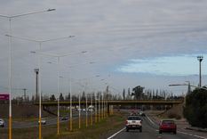 El nuevo puente de la calle Aristóbulo del Valle atravesará el Acceso Sur en dirección Este a Oeste.