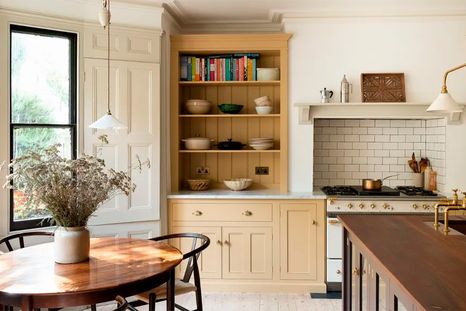 La clave ya no es decorar, sino crear atmósferas habitables y coherentes. Créditos:deVOL Kitchens La clave ya no es decorar, sino crear atmósferas habitables y coherentes. Créditos:deVOL Kitchens