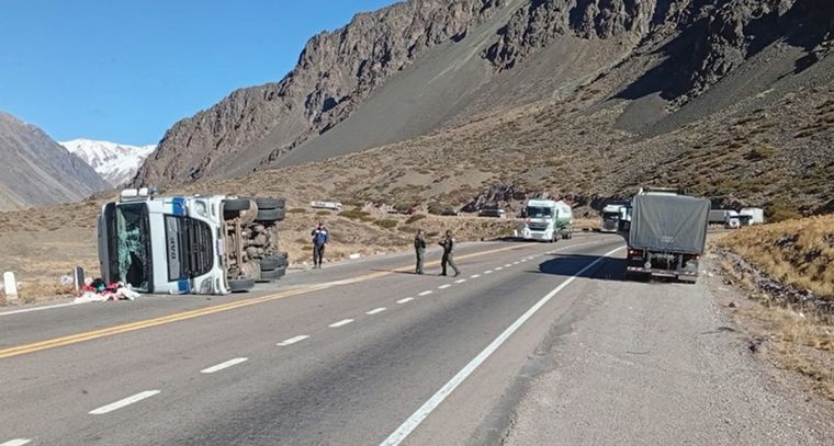 Un nuevo accidente se registró a la altura de Polvaredas. Foto: Osvaldo Valle