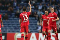 gol de alario y triplete de calleri en europa