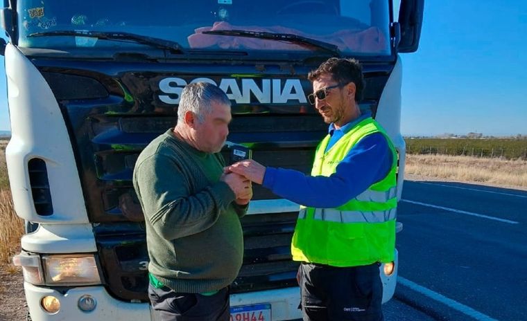 Un chofer profesional dio positivo de alcoholemia en un control sobre la Ruta Nacional 7 en Luján de Cuyo