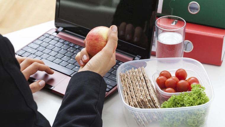 Cada vez más empresas incorporan menús de alimentación saludable para potenciar el bienestar, la energía y el rendimiento de sus empleados.