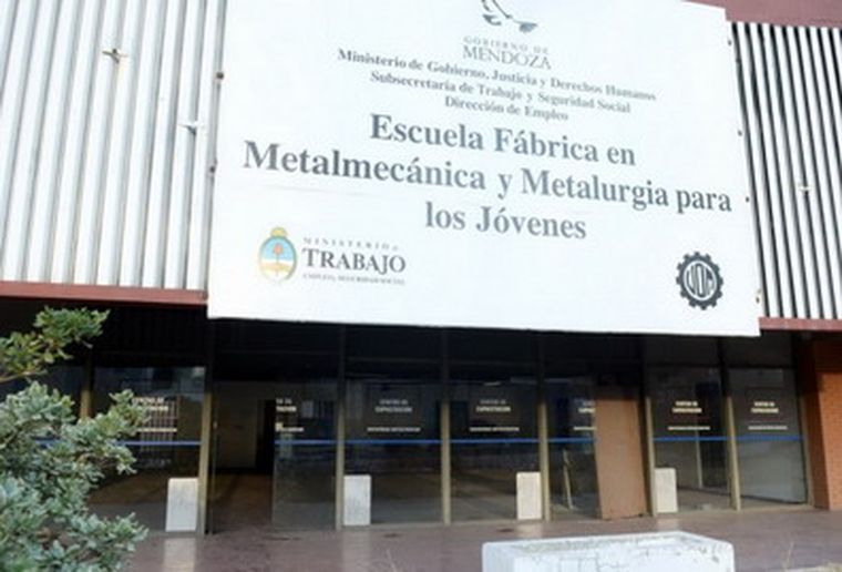 Carlos Tomada inauguró esta escuela hace dos años.