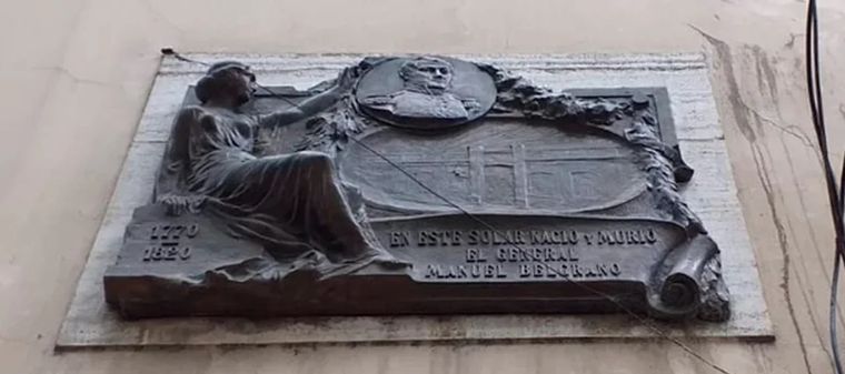 1770-1820 En este Solar nació y murió el General Manuel Belgrano reza la placa que fue hurtada