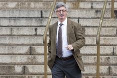 intimaron a jubilarse al fiscal que investiga el vacunatorio vip