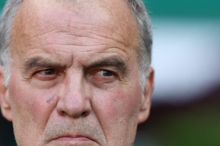 Bielsa tuvo un duro diálogo con sus dirigidos luego de la eliminación.