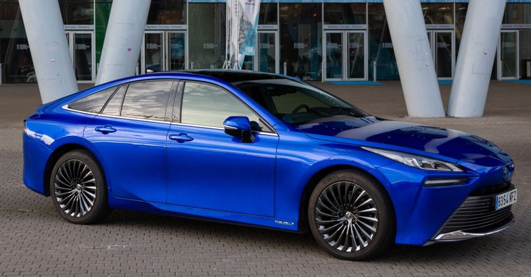 Toyota presentó sus autos a hidrógeno&nbsp;