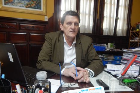 El ministro de Hacienda de Misiones, Adolfo Safrán, defendió la decisión de empezar a jugar en el mercado de créditos de carbono. El ministro de Hacienda de Misiones, Adolfo Safrán, defendió la decisión de empezar a jugar en el mercado de créditos de carbono.