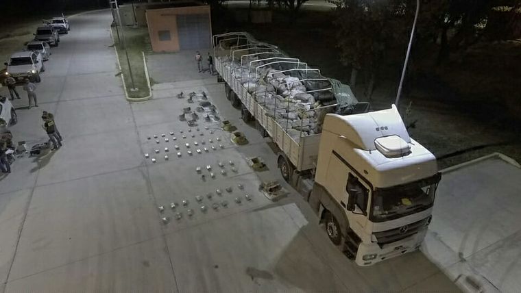 Escondida La droga iba oculta entre toneladas de zapallitos.