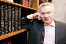 el papa francisco recibio a aguinis, autor de la cruz invertida