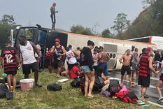 Tres hinchas de Flamengo están en grave estado. Tres hinchas de Flamengo están en grave estado.