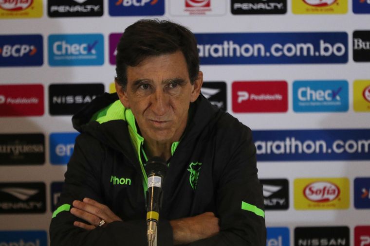 El DT de Bolivia, Gustavo Costas, explotó tras la derrota ante Argentina Foto: EFE