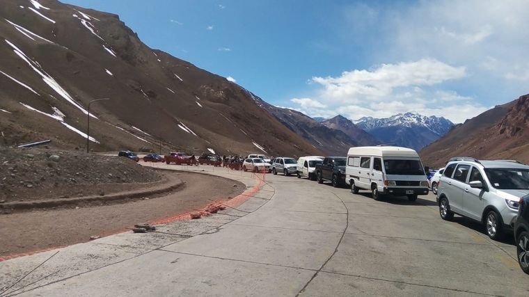 El Paso a Chile registra demoras de más de 4 horas Foto: MDZ