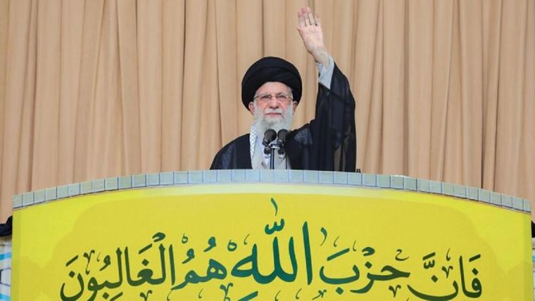 El ayatolá Alí Jamenei, sucesor de Jomeini, es el líder actual de la República Islámica. Foto: Getty Images