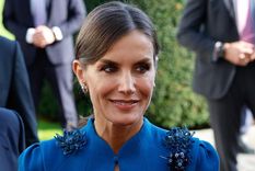 Letizia Ortiz sabe cómo romper su estilo clásico con looks tendencia. Foto: Instagram