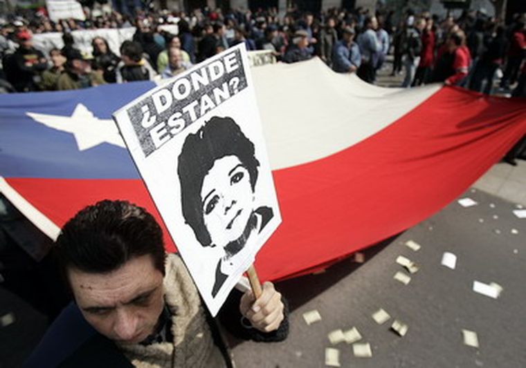 Mañana habrá marchas en todo Chile. Foto: EFE