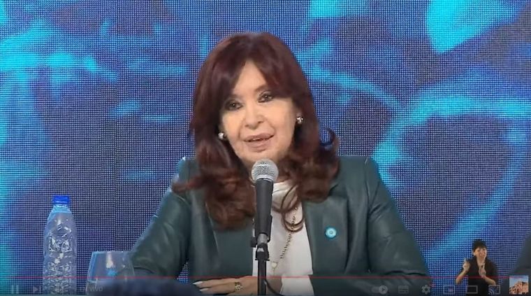 Cristina Kirchner volvió a cuestionar a Milei, esta vez en su video donde saludó a excombatientes de Malvinas