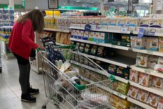 Cada día es más difícil hacer las compras en el supermercado, con presupuestos limitados y precios que se disparan sin cesar. Foto: MDZ